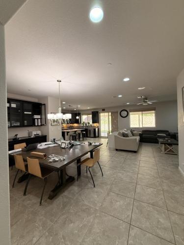 diningLV-kitchen